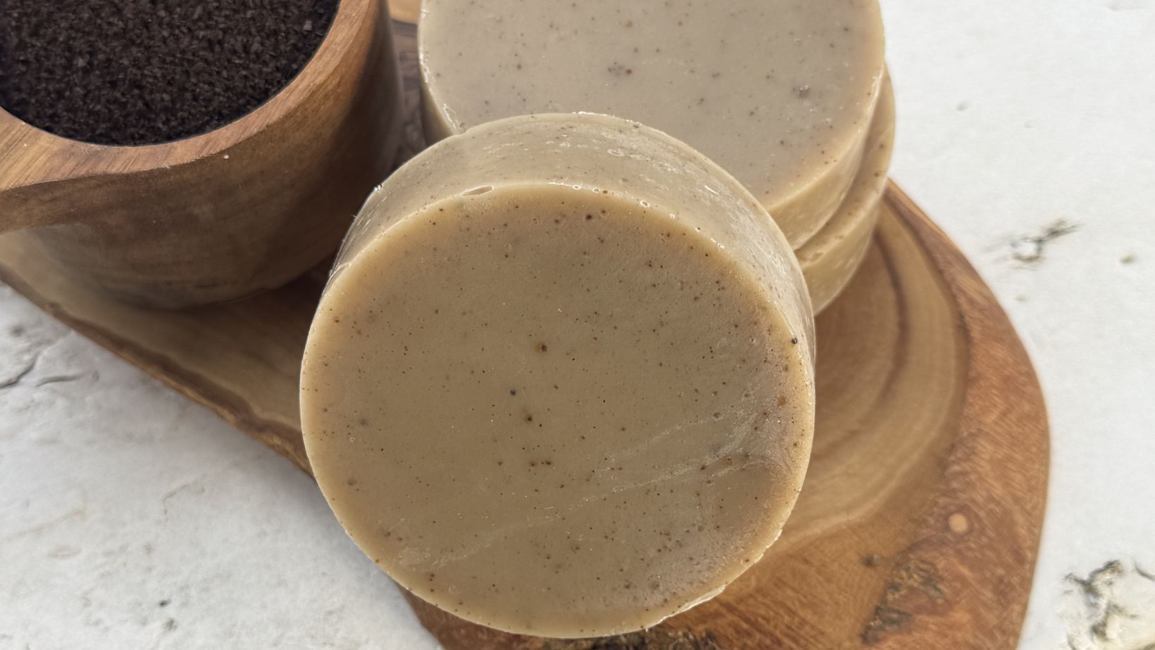 download our free soapmaking guide